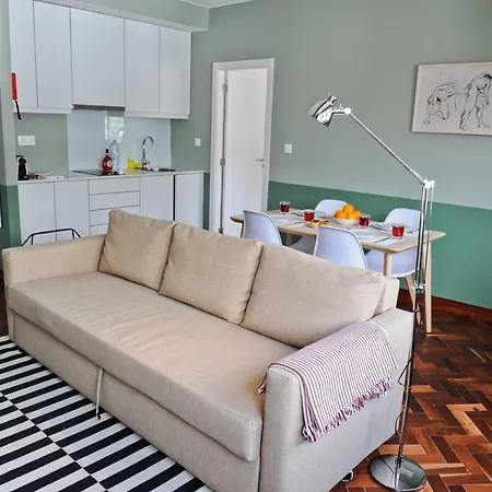 Cheers To By Misha's Place 5a Апартаменты