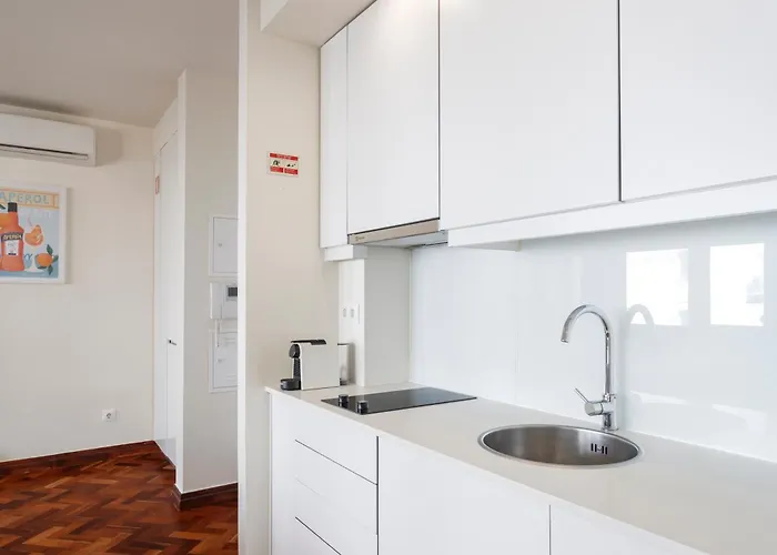 Daire Cheers To By Misha's Place 5a